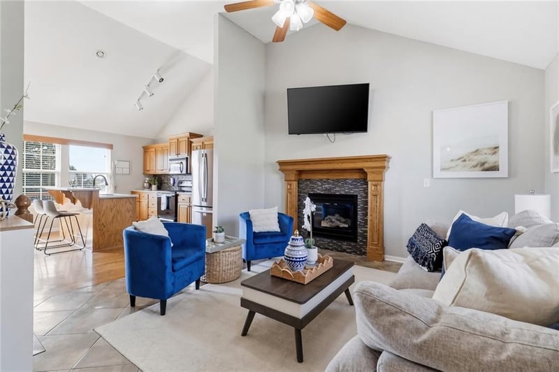 590 S Pine St, Gardner, KS 66030