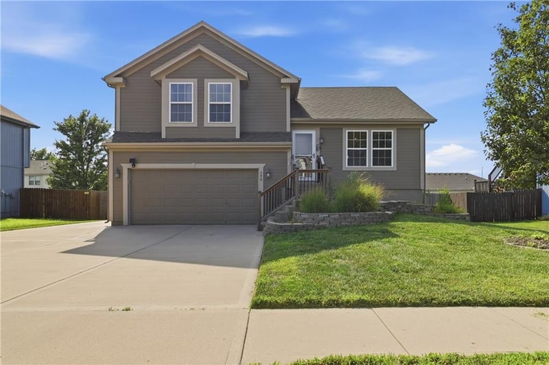 590 S Pine St, Gardner, KS 66030
