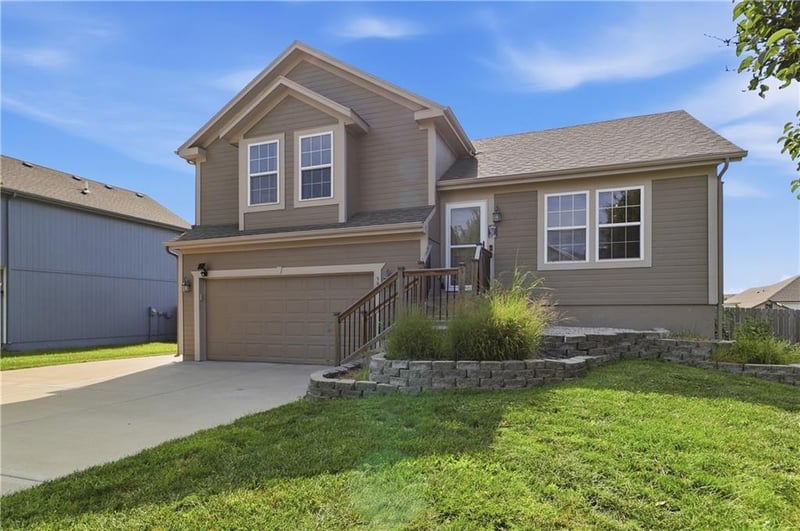 590 S Pine St, Gardner, KS 66030