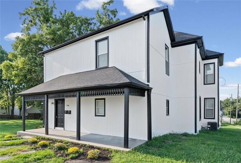 106 E Buchanan St, Richmond, MO 64085