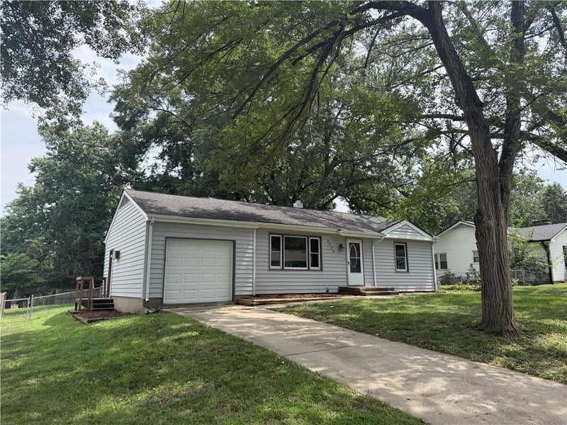 8829 N Holmes St, Kansas City, MO 64155