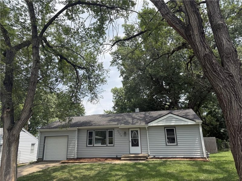 8829 N Holmes St, Kansas City, MO 64155
