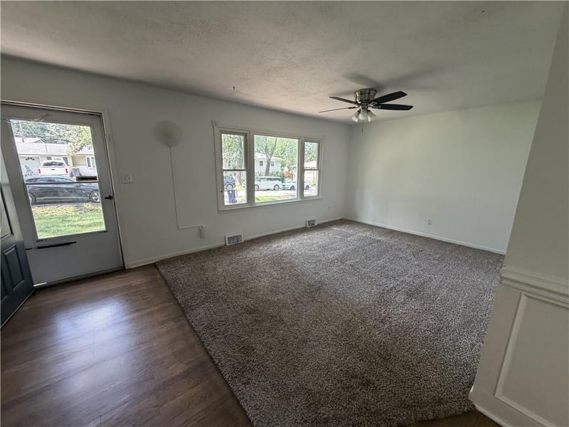 8829 N Holmes St, Kansas City, MO 64155