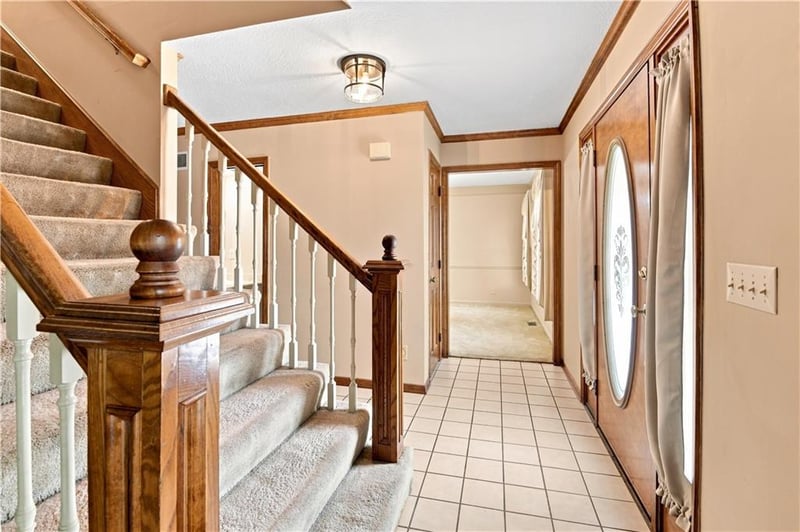 2700 NW Bent Tree Cir, Lee's Summit, MO 64081