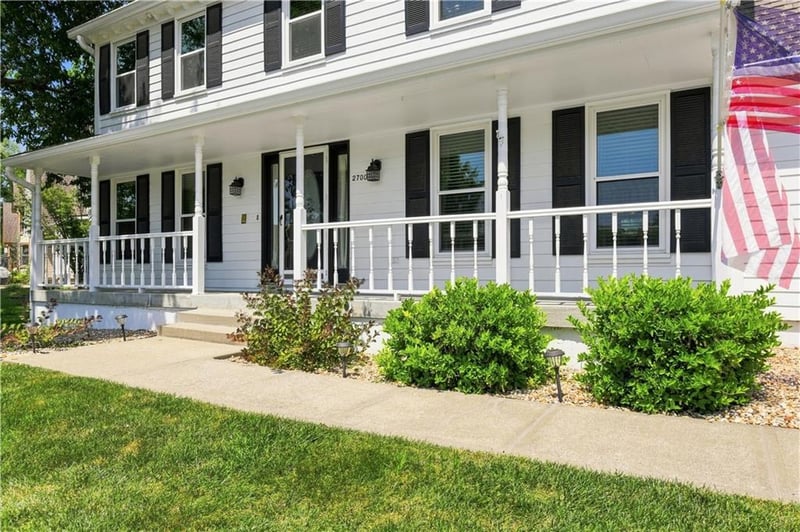 2700 NW Bent Tree Cir, Lee's Summit, MO 64081
