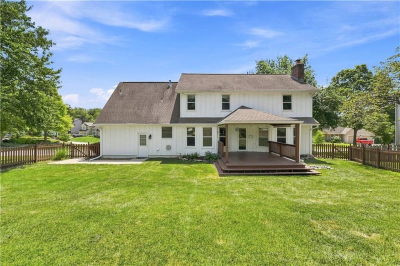 2700 NW Bent Tree Cir, Lee's Summit, MO 64081