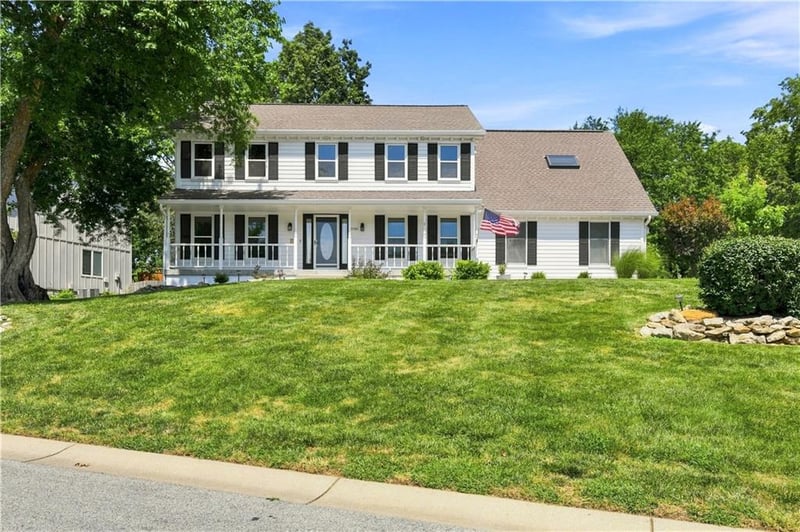 2700 NW Bent Tree Cir, Lee's Summit, MO 64081