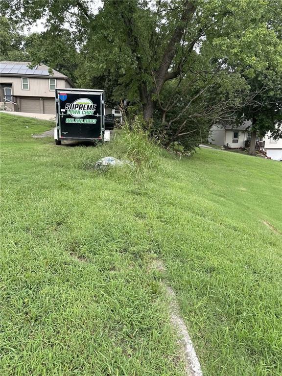 1819 NW 50th St, Northmoor, MO 64151