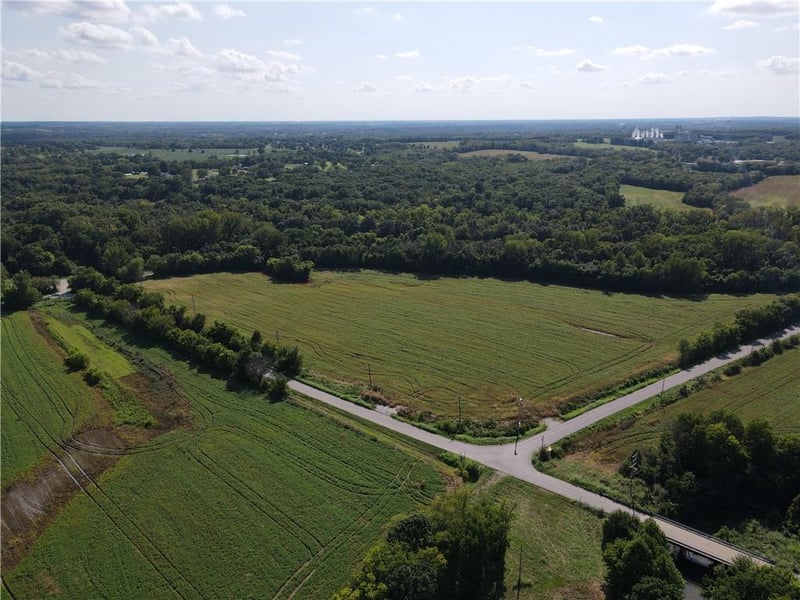 S Boardman Rd, Pleasant Hill, MO 64080
