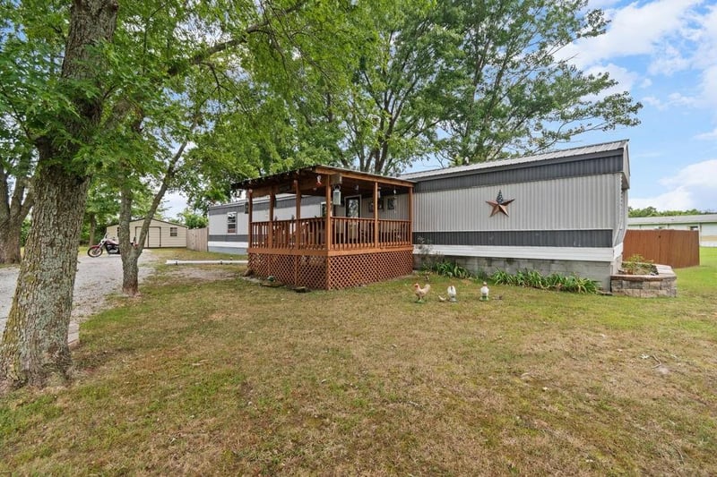 845 S Carriage Dr, Deepwater, MO 64740