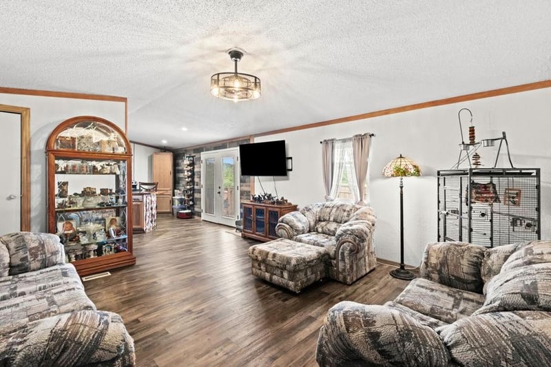 845 S Carriage Dr, Deepwater, MO 64740
