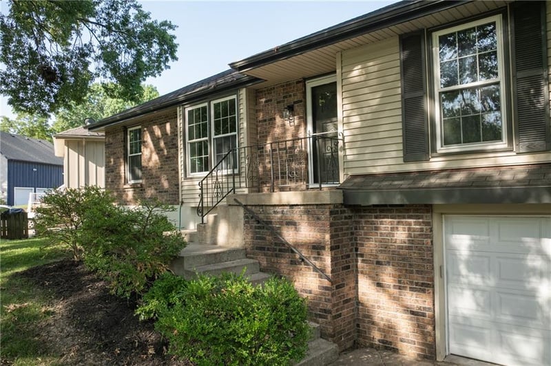 1321 SW 22nd St, Blue Springs, MO 64015