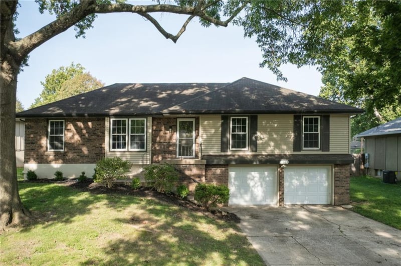 1321 SW 22nd St, Blue Springs, MO 64015