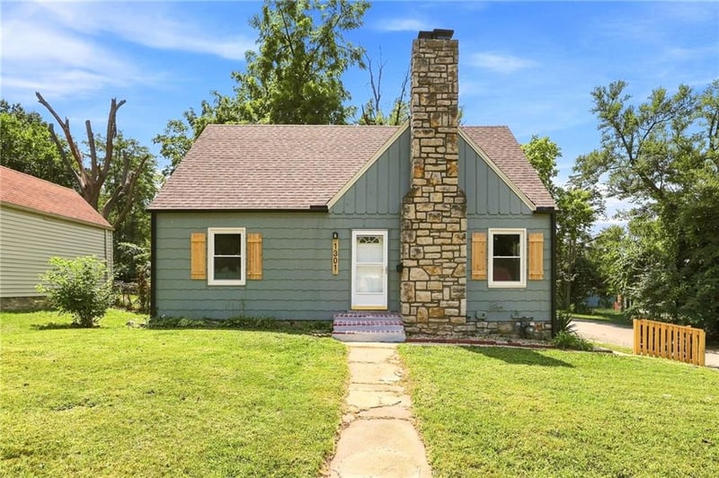 1301 E 80th St, Kansas City, MO 64131