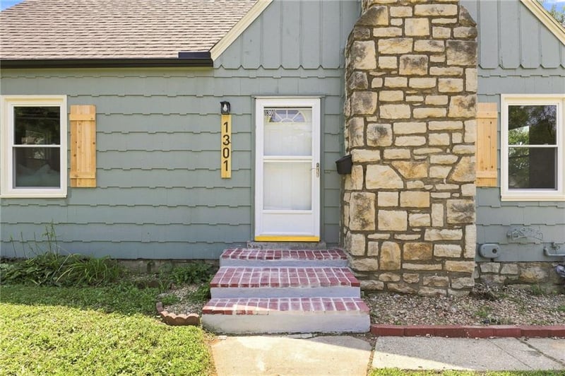 1301 E 80th St, Kansas City, MO 64131