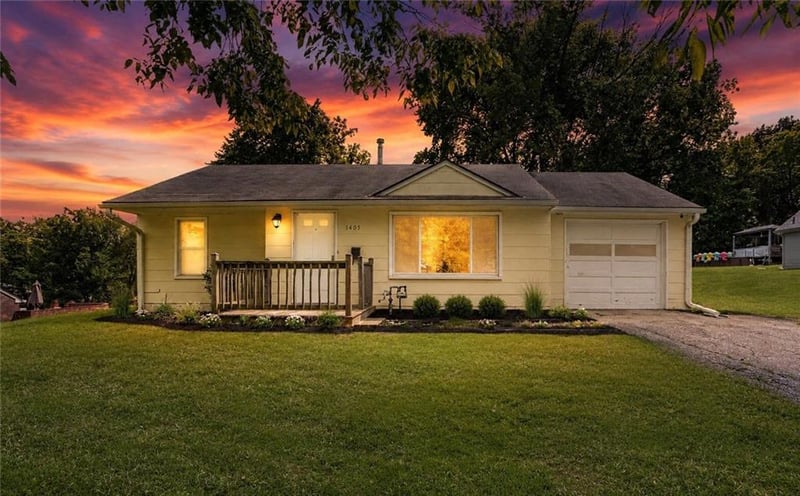 1405 E 133rd St, Grandview, MO 64030