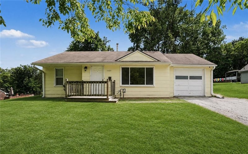 1405 E 133rd St, Grandview, MO 64030