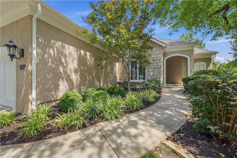 10153 S Shadow Cir, Olathe, KS 66061