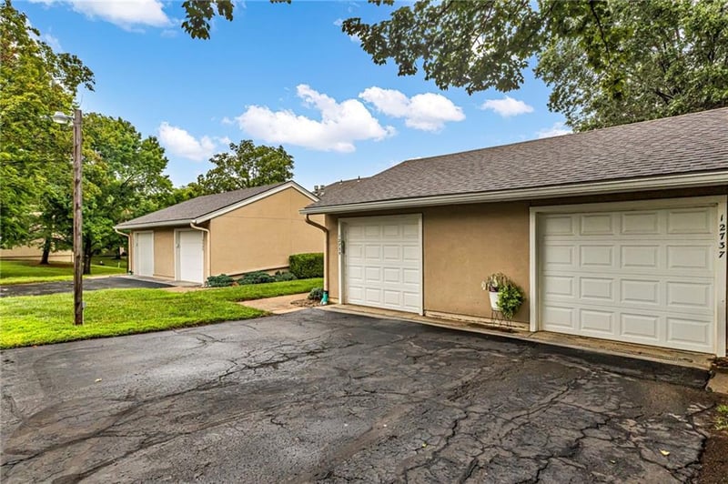 12735 W 108th Pl, Overland Park, KS 66210