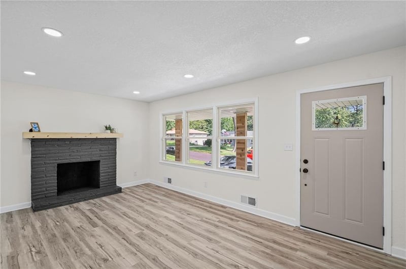 9909 E 77th Ter, Raytown, MO 64138