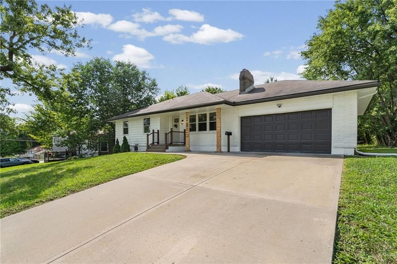 9909 E 77th Ter, Raytown, MO 64138