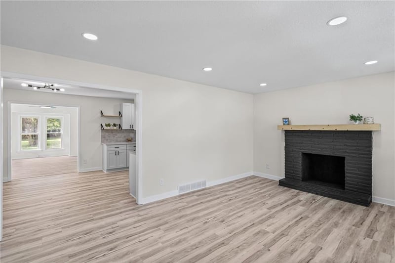 9909 E 77th Ter, Raytown, MO 64138