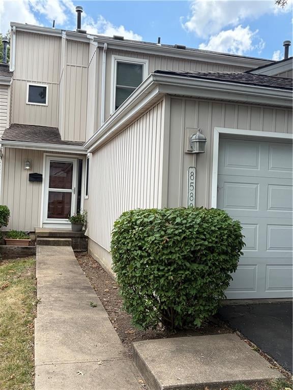 8588 W 108th Pl, Overland Park, KS 66210