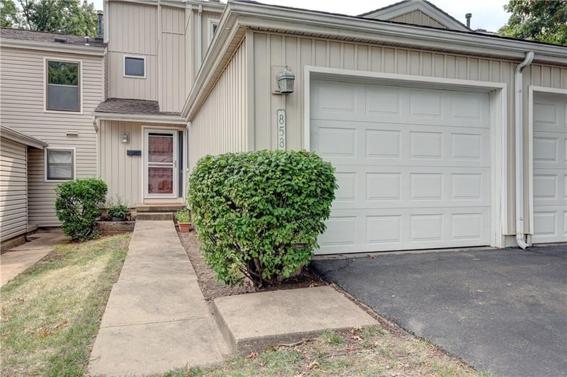 8588 W 108th Pl, Overland Park, KS 66210