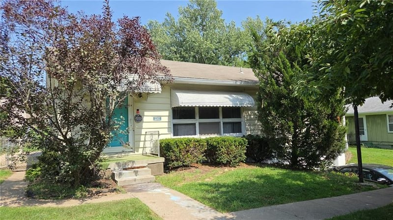 2307 Valley Brook Ln, St Joseph, MO 64503
