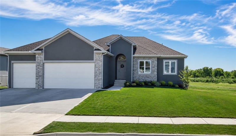 1015 Fox Trot Dr, Odessa, MO 64076
