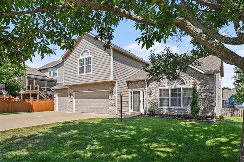 3214 Nottingham Ct, Lawrence, KS 66049