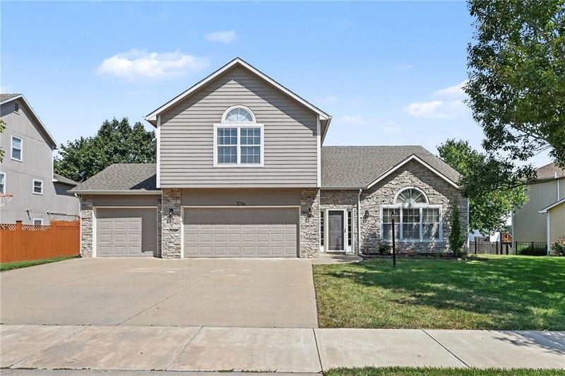 3214 Nottingham Ct, Lawrence, KS 66049