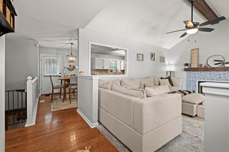 1712 NE Whitestone Dr, Lee's Summit, MO 64086