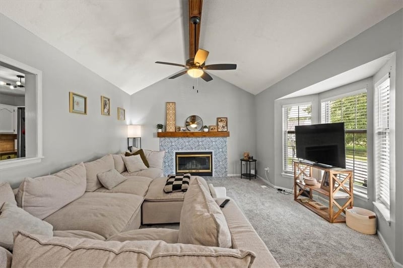 1712 NE Whitestone Dr, Lee's Summit, MO 64086