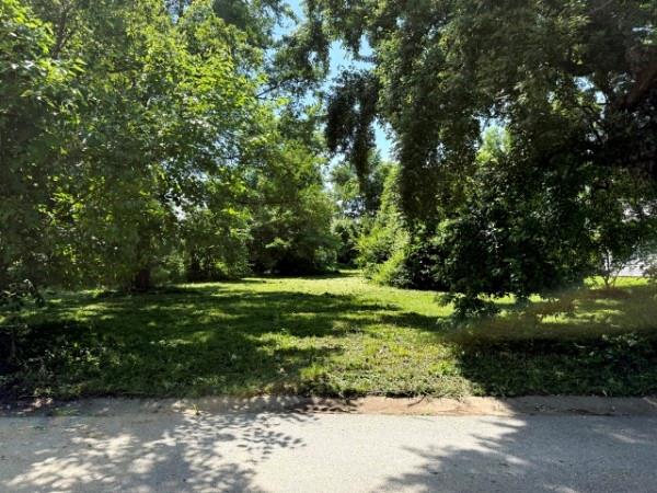 122 Arthur Ave, Bonner Springs, KS 66012