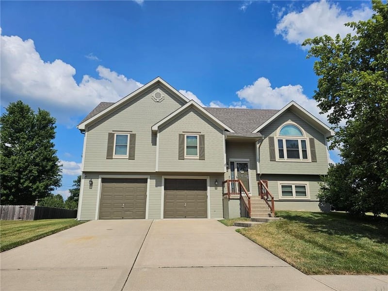 8530 NE 109th Ter, Kansas City, MO 64157