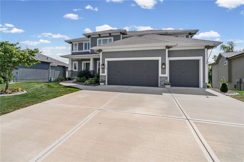 4248 SW Stoney Brook Dr, Lee's Summit, MO 64082