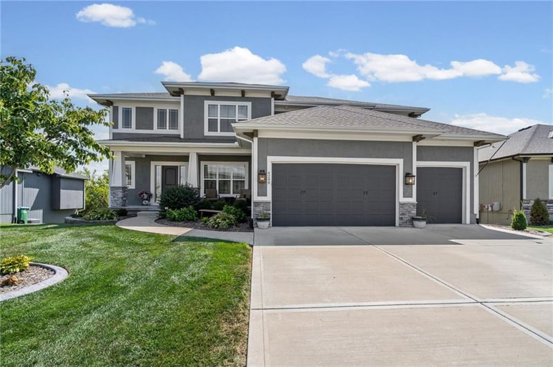 4248 SW Stoney Brook Dr, Lee's Summit, MO 64082