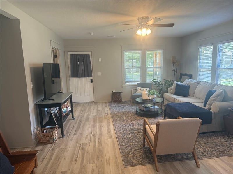 832 S Hickory St, Ottawa, KS 66067