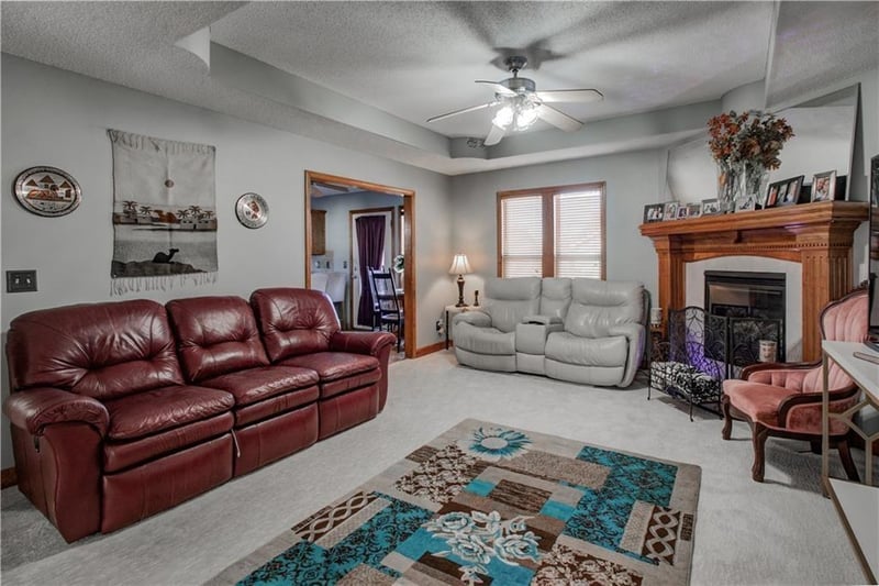 12204 White Oak St, Peculiar, MO 64078