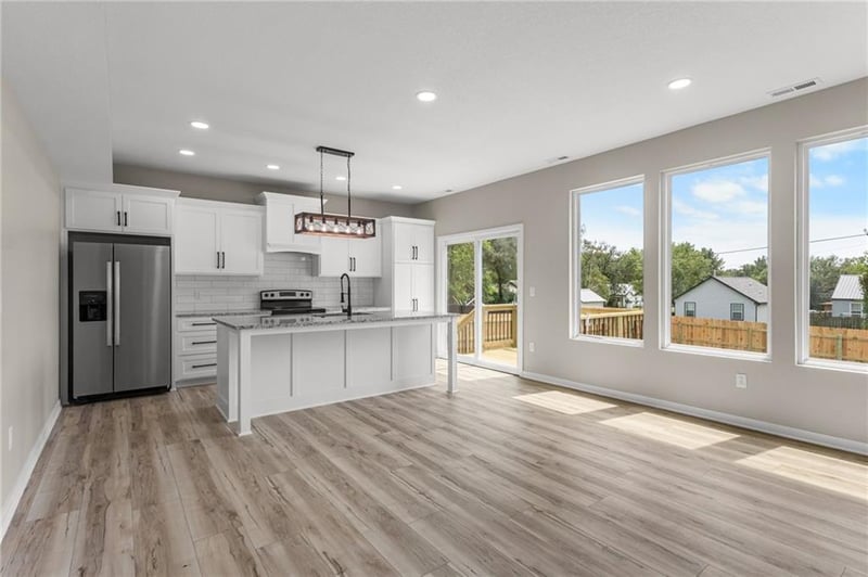 1137 Walnut Ave, Osawatomie, KS 66064