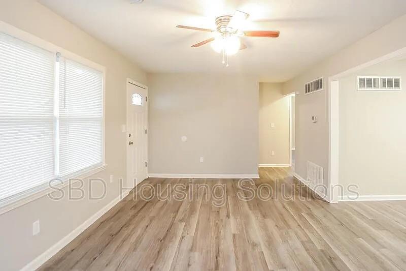 1904 N Kendall Rd, Independence, MO 64058