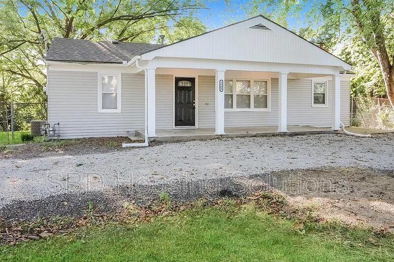 1904 N Kendall Rd, Independence, MO 64058