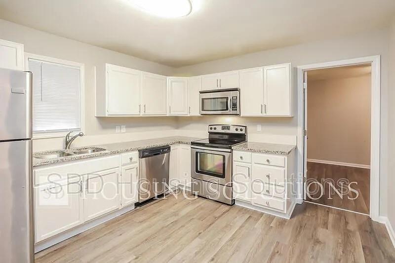 1904 N Kendall Rd, Independence, MO 64058