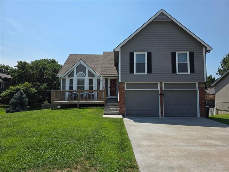 1309 NE Chowning Dr, Kansas City, MO 64155