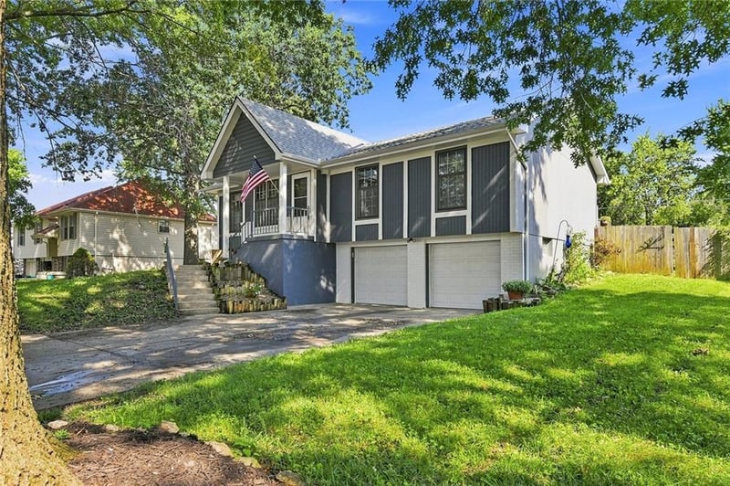 901 NW Valley Woods Dr, Grain Valley, MO 64029