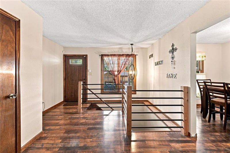 901 NW Valley Woods Dr, Grain Valley, MO 64029