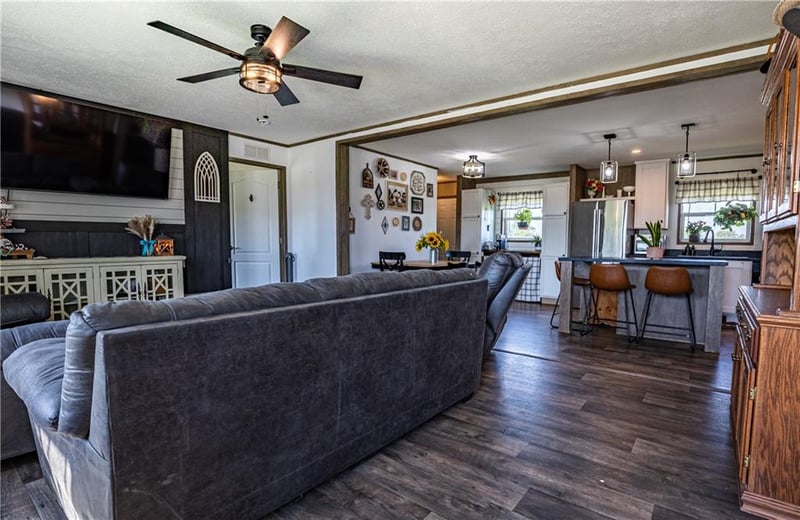 950 Eisenhower Rd, Princeton, KS 66078