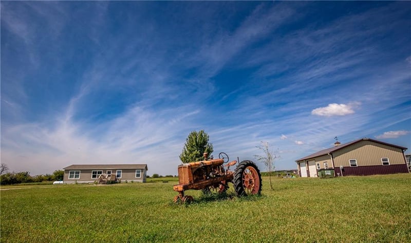 950 Eisenhower Rd, Princeton, KS 66078