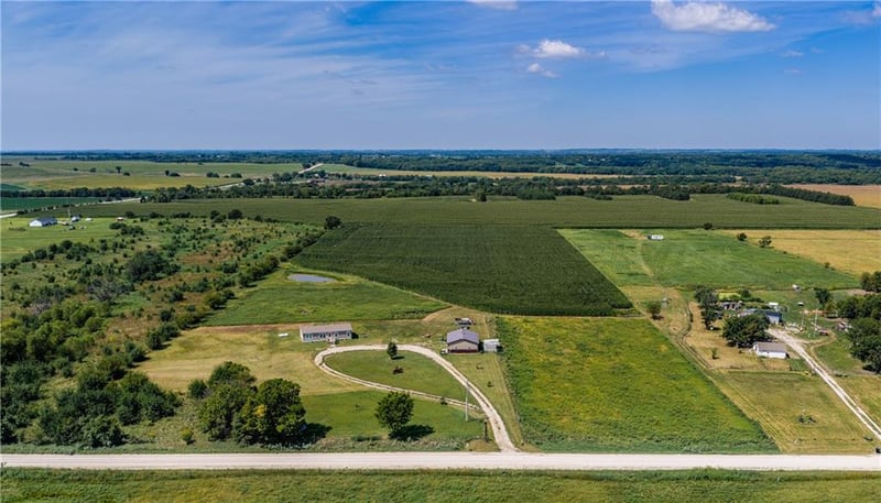 950 Eisenhower Rd, Princeton, KS 66078